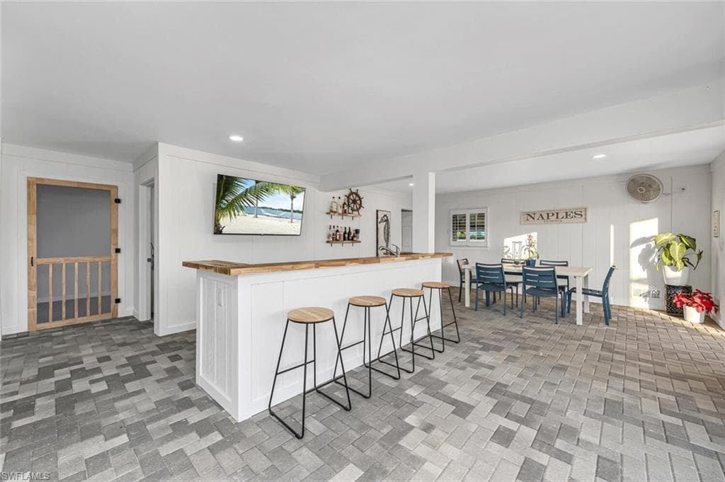 2736 Gulfview DR, NAPLES FL 34112-20