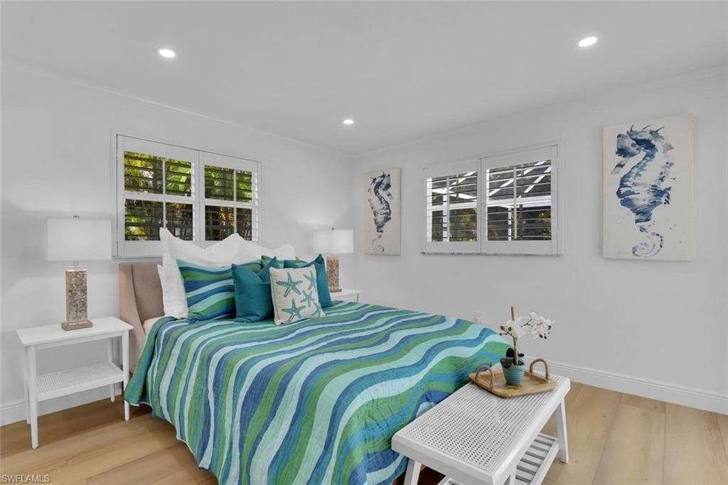 740 Park Shore DR, NAPLES FL 34103-22