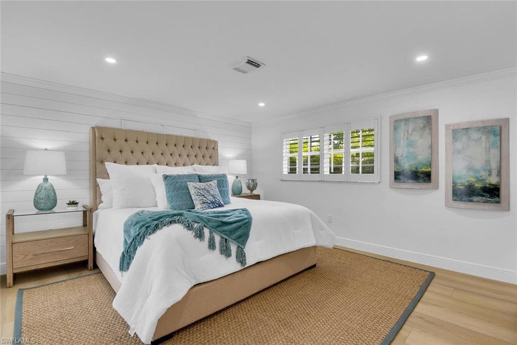 740 Park Shore DR, NAPLES FL 34103-12