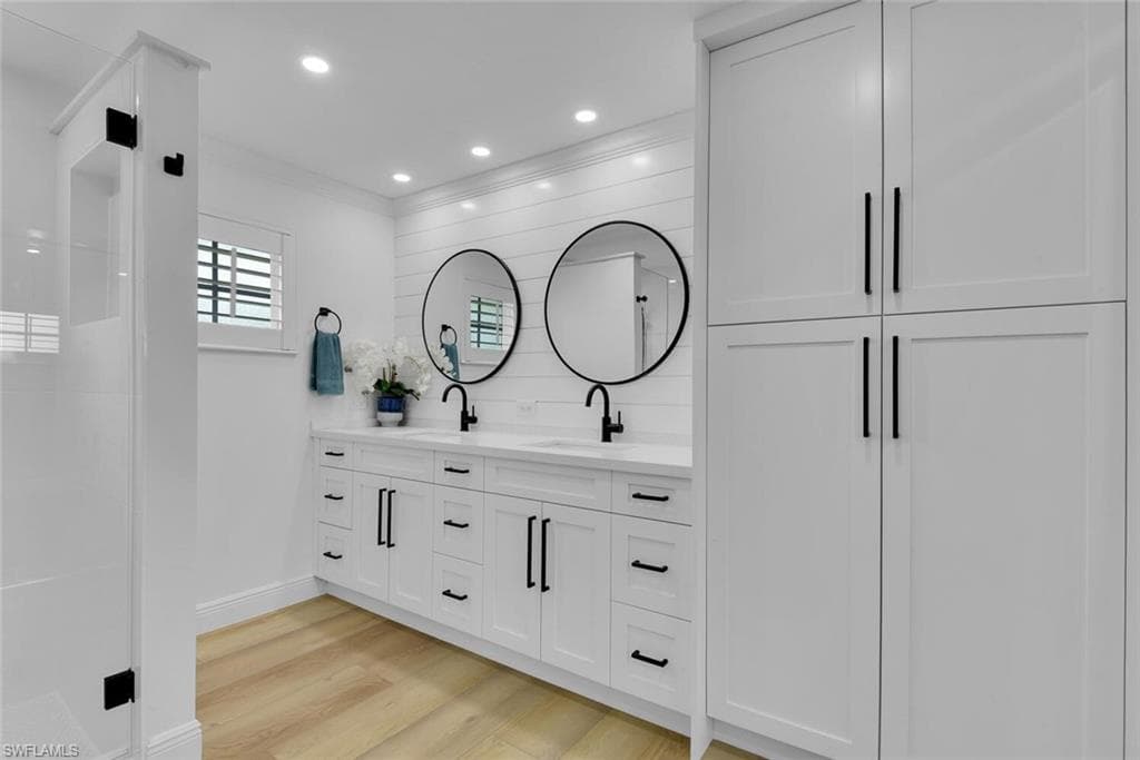 740 Park Shore DR, NAPLES FL 34103-16