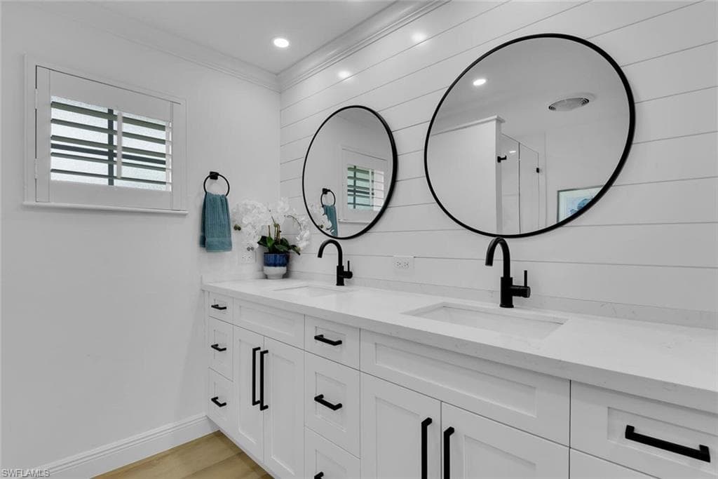 740 Park Shore DR, NAPLES FL 34103-15