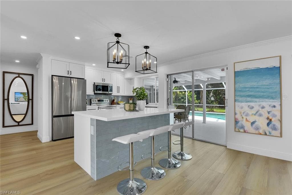 740 Park Shore DR, NAPLES FL 34103-6