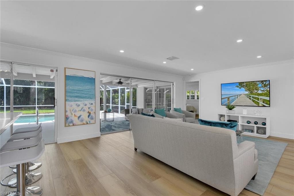 740 Park Shore DR, NAPLES FL 34103-2