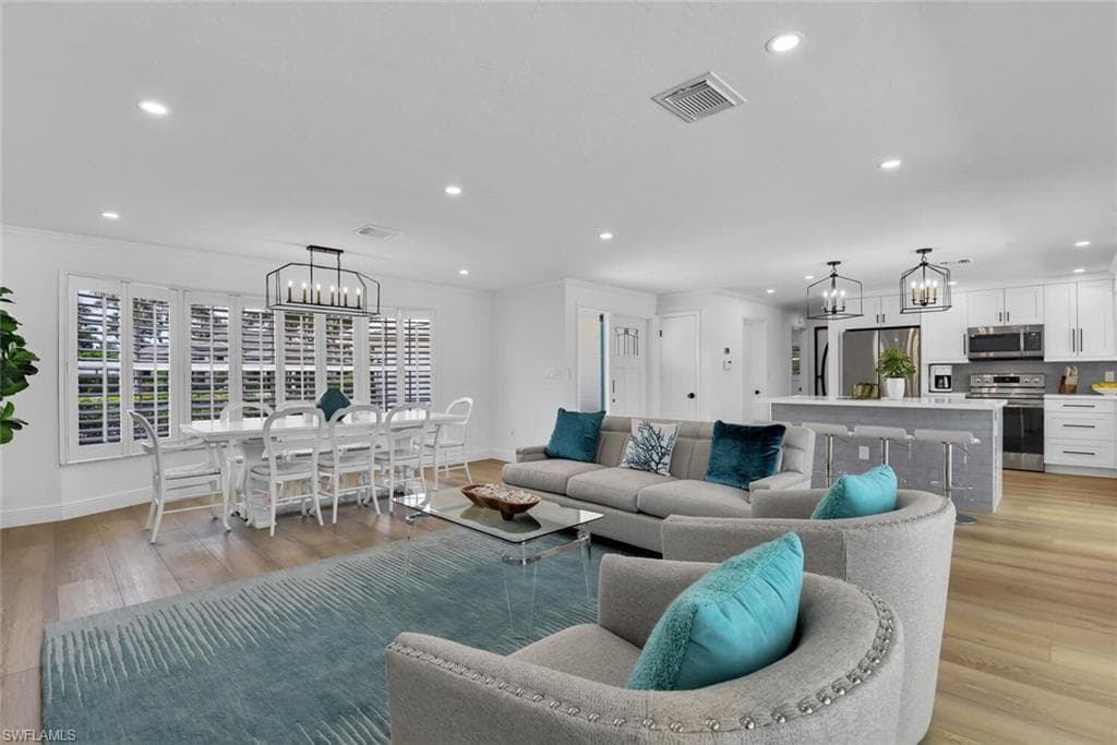 740 Park Shore DR, NAPLES FL 34103-4