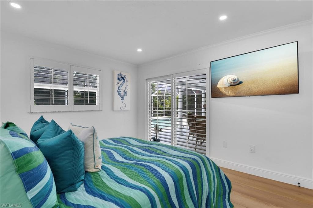 740 Park Shore DR, NAPLES FL 34103-23