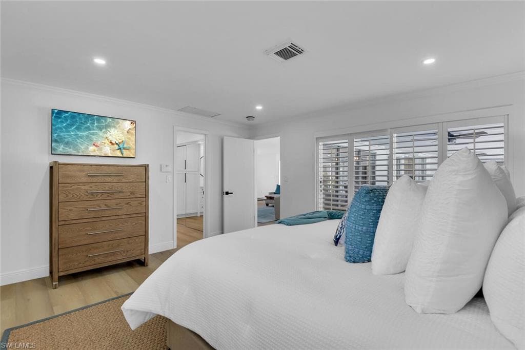 740 Park Shore DR, NAPLES FL 34103-14