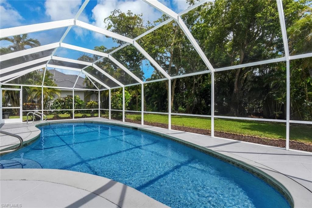 740 Park Shore DR, NAPLES FL 34103-30