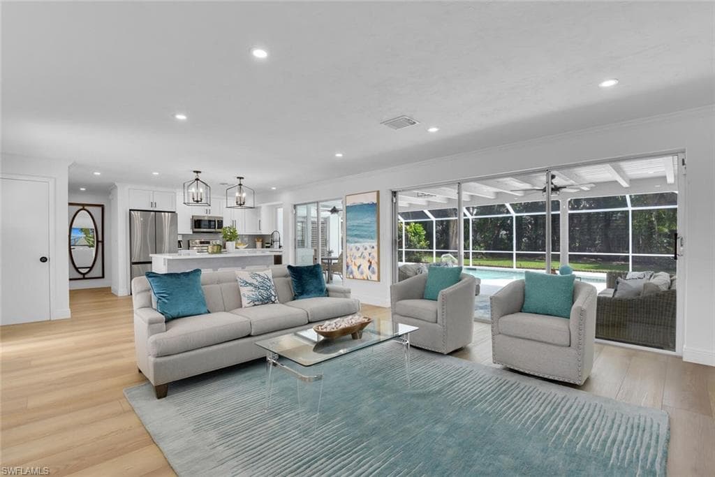 740 Park Shore DR, NAPLES FL 34103-3