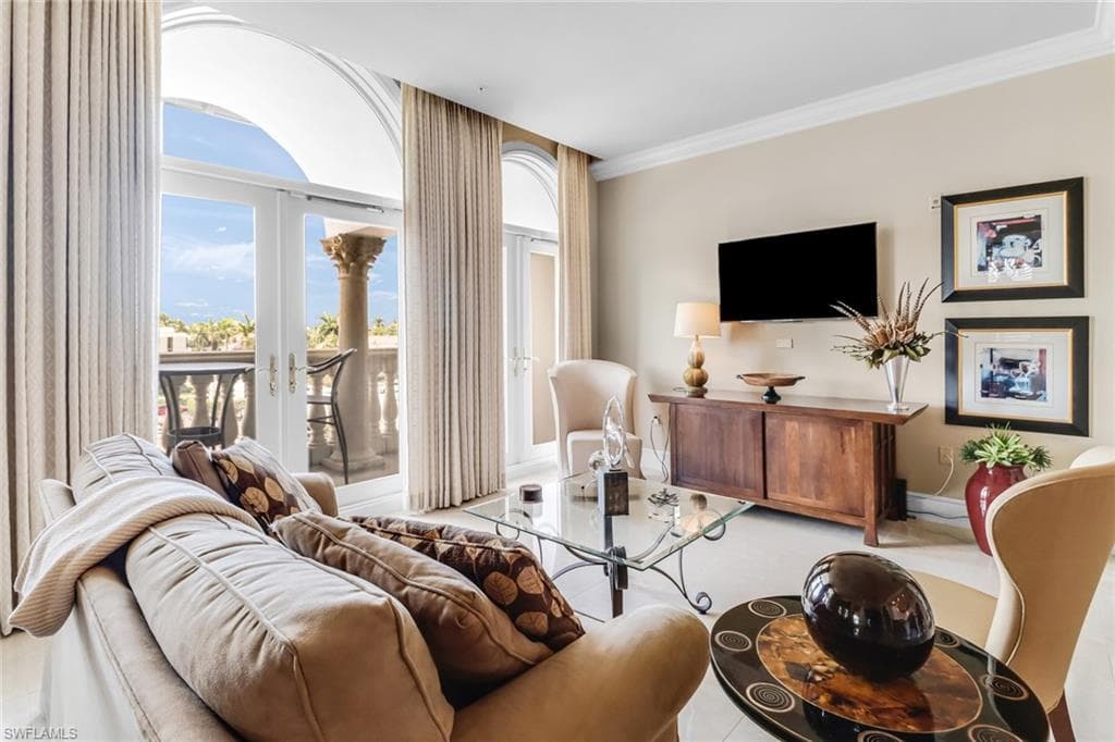 900 5th AVE S # 302, NAPLES FL 34102-5