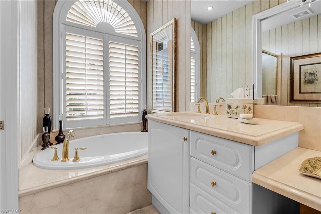 900 5th AVE S # 302, NAPLES FL 34102-16