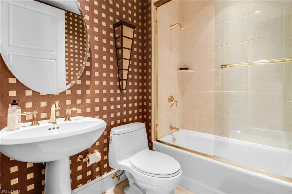 900 5th AVE S # 302, NAPLES FL 34102-11