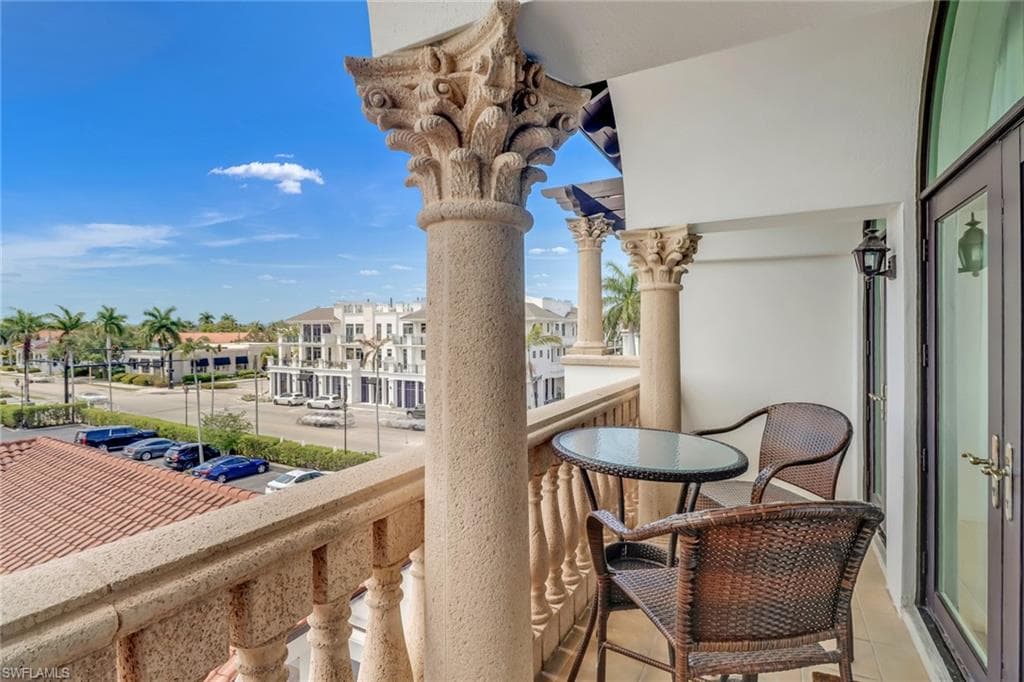 900 5th AVE S # 302, NAPLES FL 34102-25