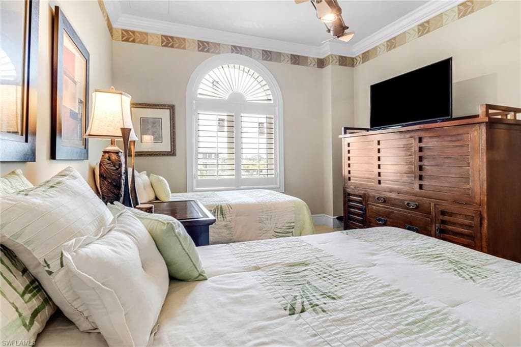 900 5th AVE S # 302, NAPLES FL 34102-23