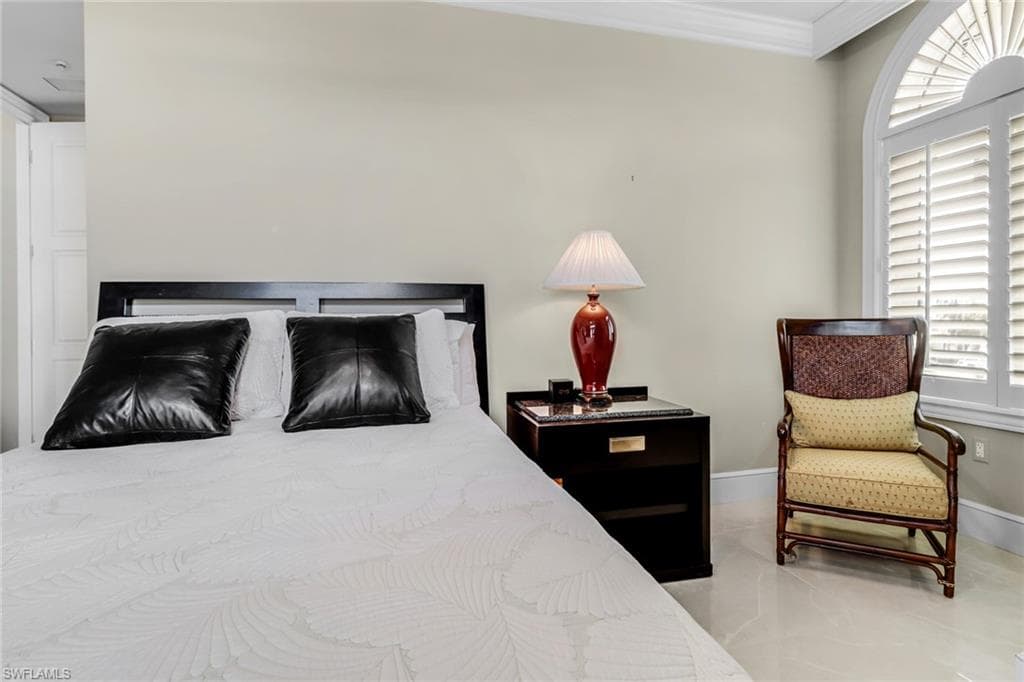 900 5th AVE S # 302, NAPLES FL 34102-14