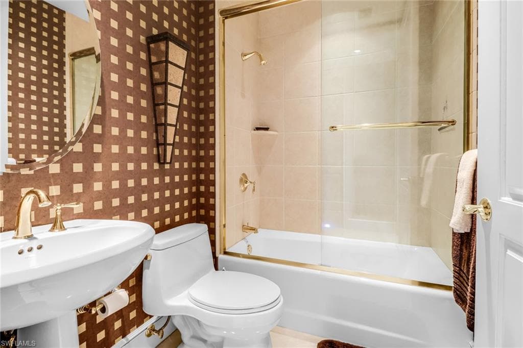 900 5th AVE S # 302, NAPLES FL 34102-10