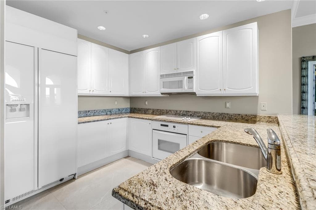 900 5th AVE S # 302, NAPLES FL 34102-7