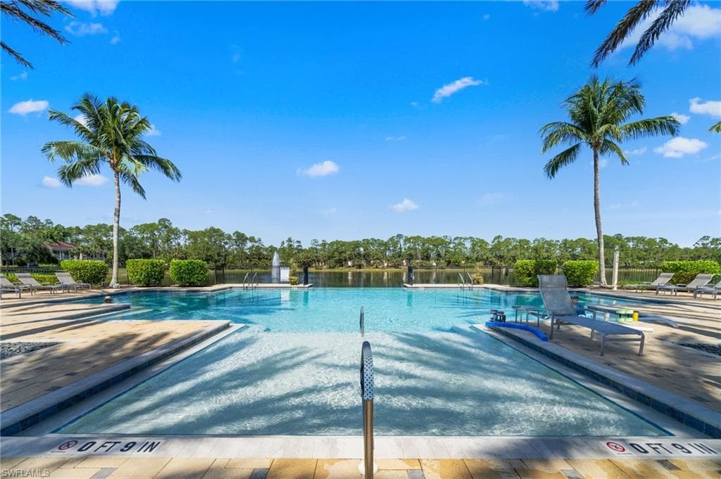 1630 Tarpon Bay DR S # 102, NAPLES FL 34119-42