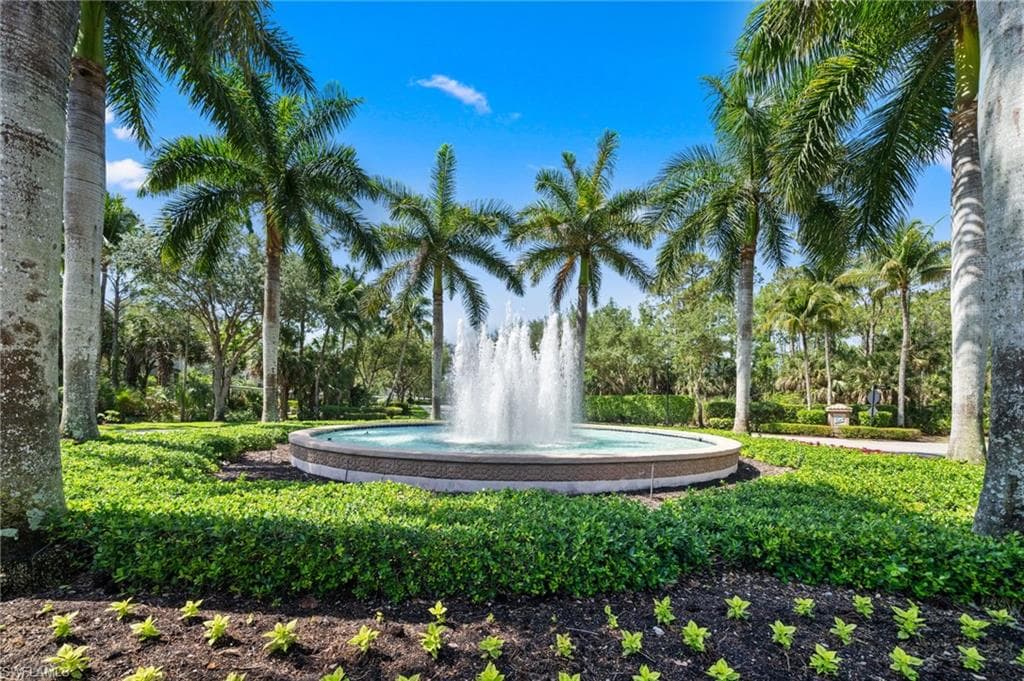 1630 Tarpon Bay DR S # 102, NAPLES FL 34119-2
