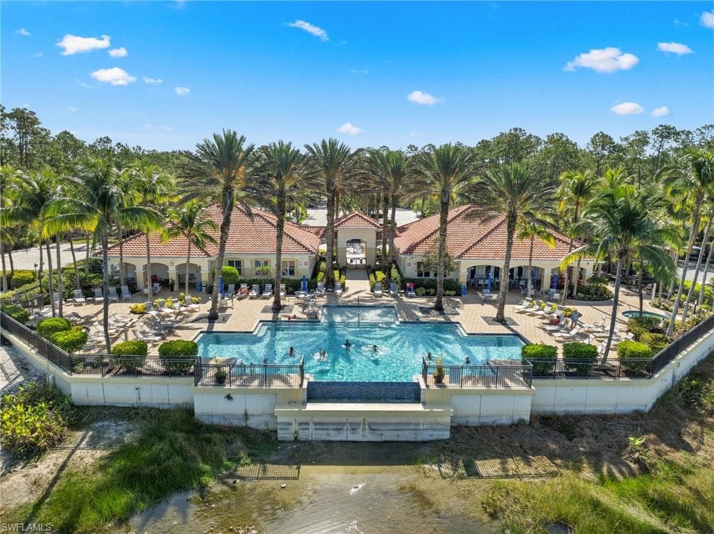 1630 Tarpon Bay DR S # 102, NAPLES FL 34119-44