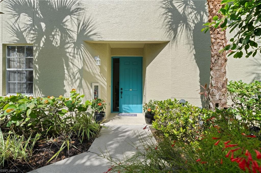 1630 Tarpon Bay DR S # 102, NAPLES FL 34119-3