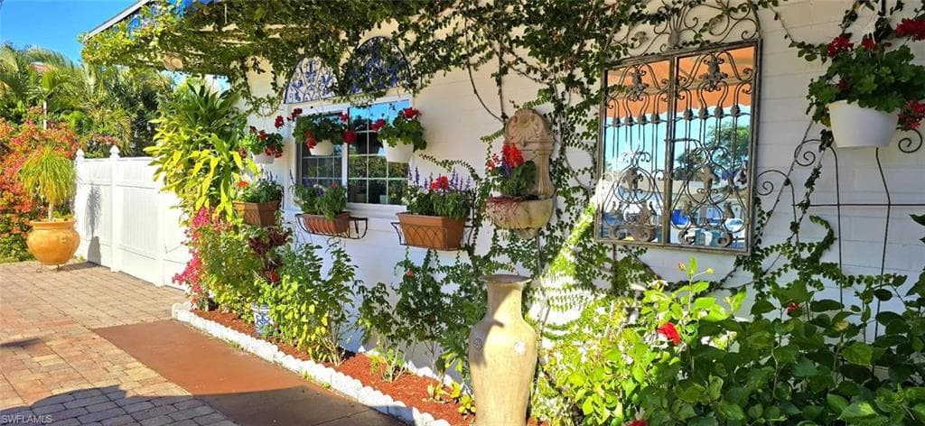 3601 Seagrape AVE, NAPLES FL 34104-9