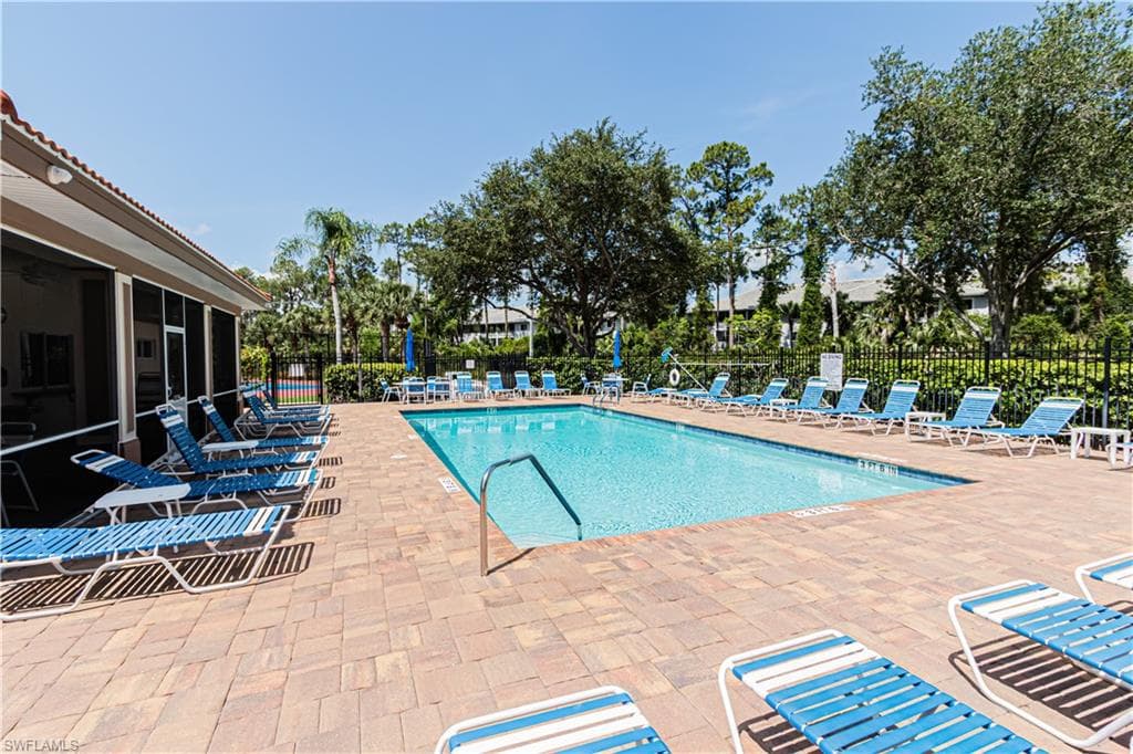 260 Robin Hood CIR # 202, NAPLES FL 34104-26