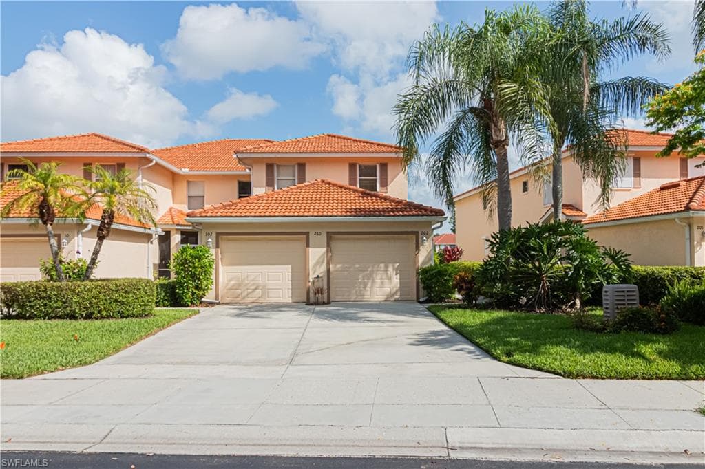 260 Robin Hood CIR # 202, NAPLES FL 34104-1