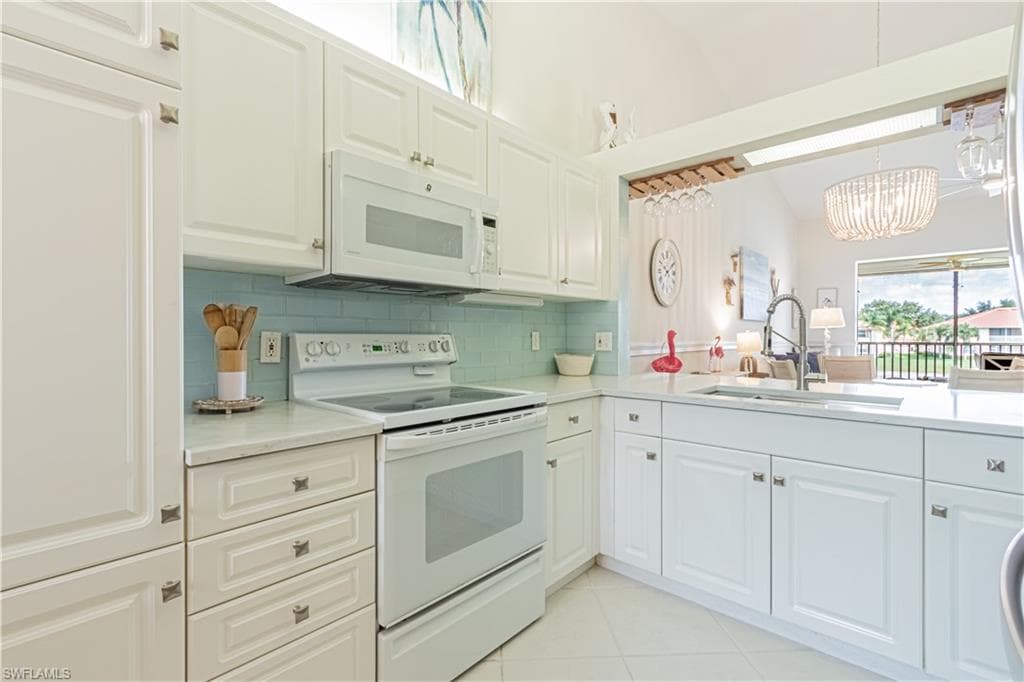 260 Robin Hood CIR # 202, NAPLES FL 34104-6