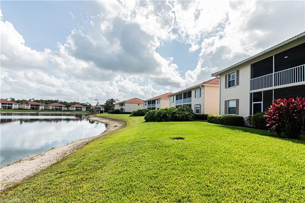 260 Robin Hood CIR # 202, NAPLES FL 34104-2