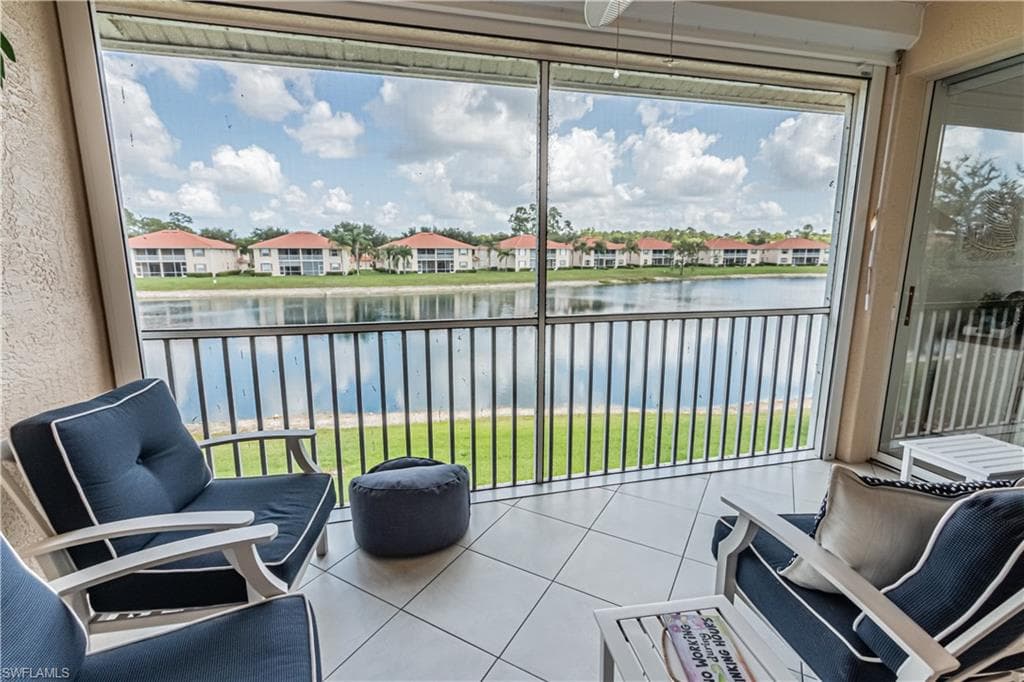 260 Robin Hood CIR # 202, NAPLES FL 34104-19