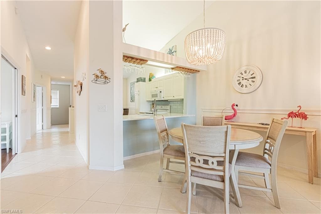 260 Robin Hood CIR # 202, NAPLES FL 34104-8