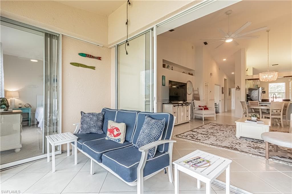 260 Robin Hood CIR # 202, NAPLES FL 34104-20