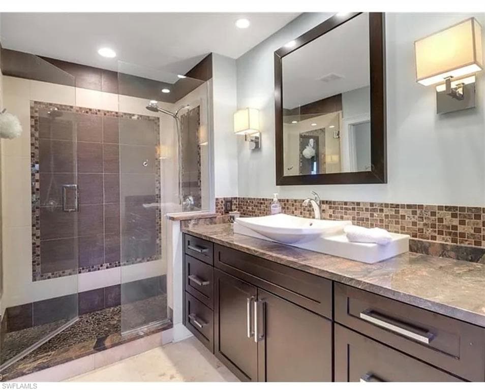 4650 Yacht Harbor DR # 125, NAPLES FL 34112-13