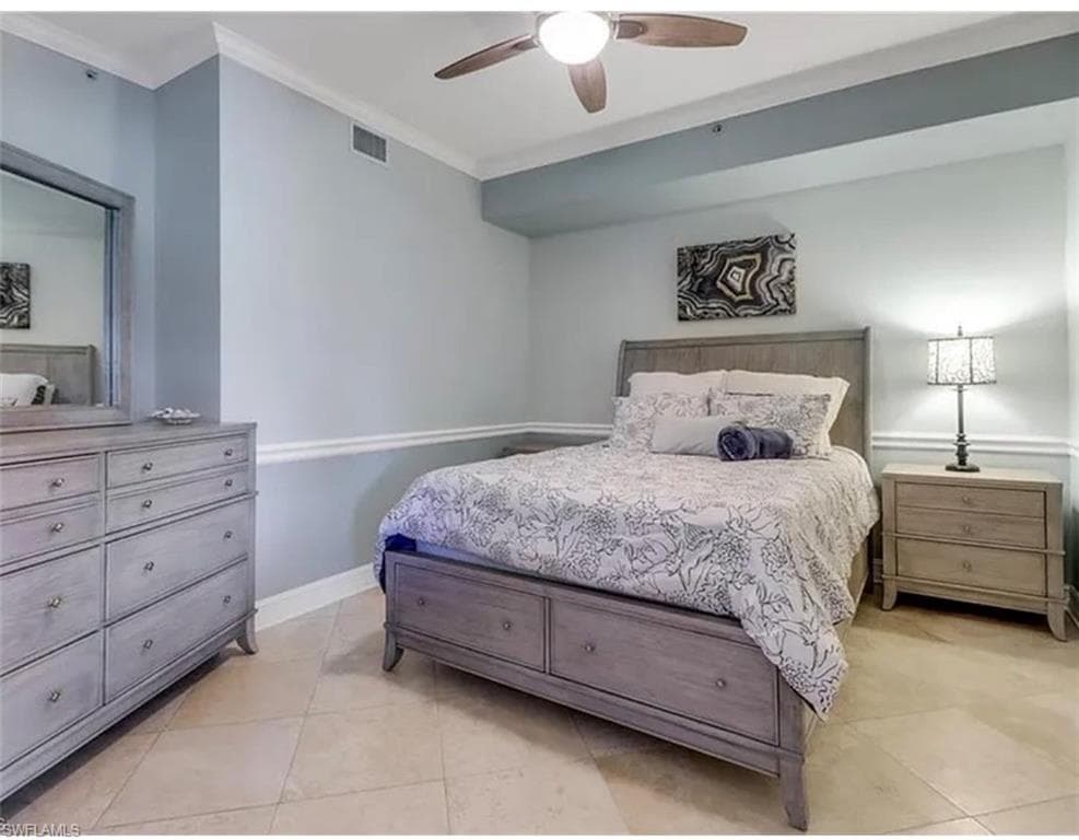 4650 Yacht Harbor DR # 125, NAPLES FL 34112-14