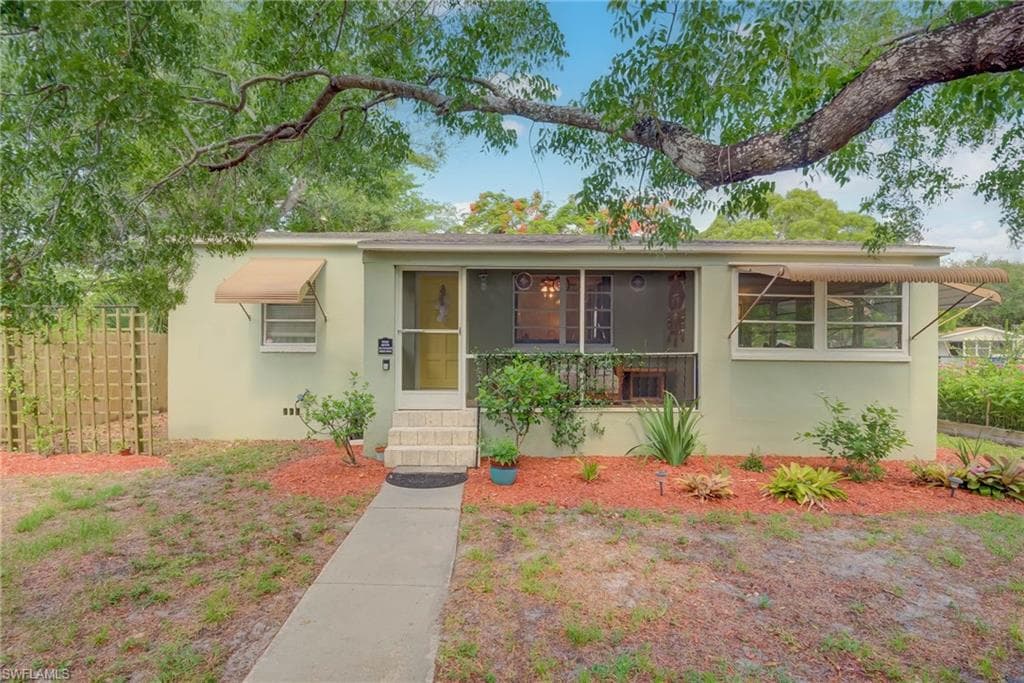 2304 Clifford ST, FORT MYERS FL 33901-1