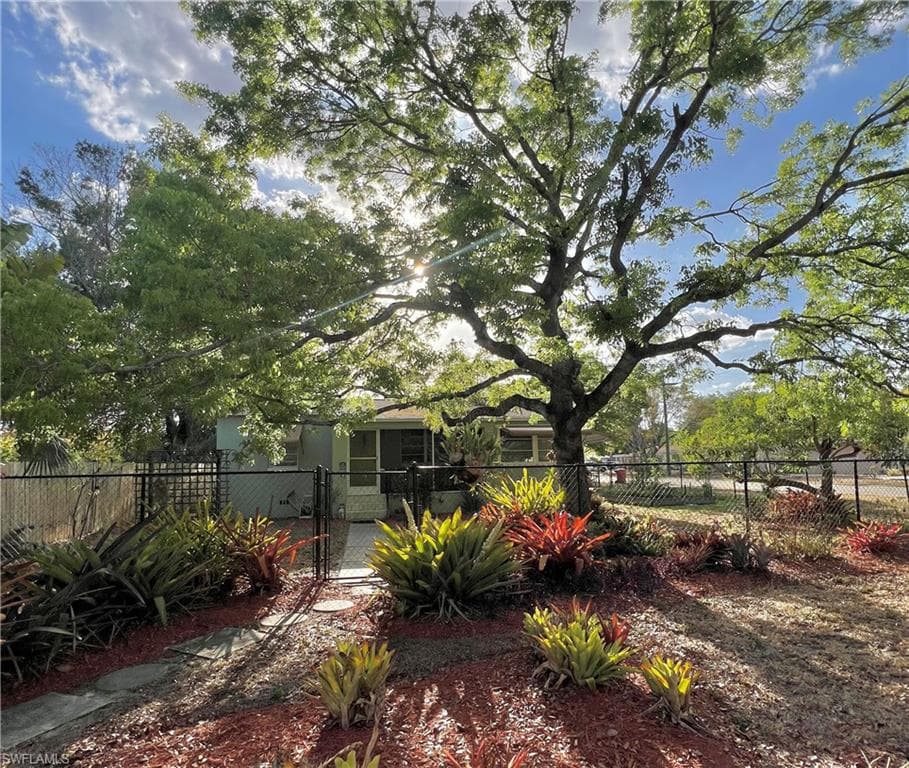 2304 Clifford ST, FORT MYERS FL 33901-35