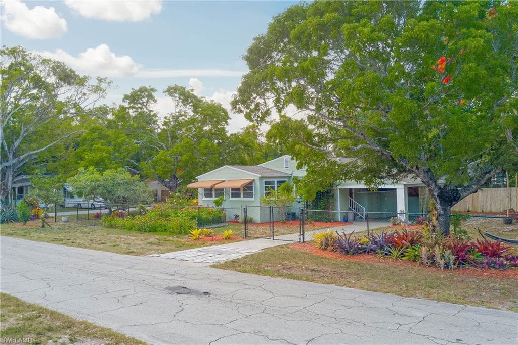 2304 Clifford ST, FORT MYERS FL 33901-23