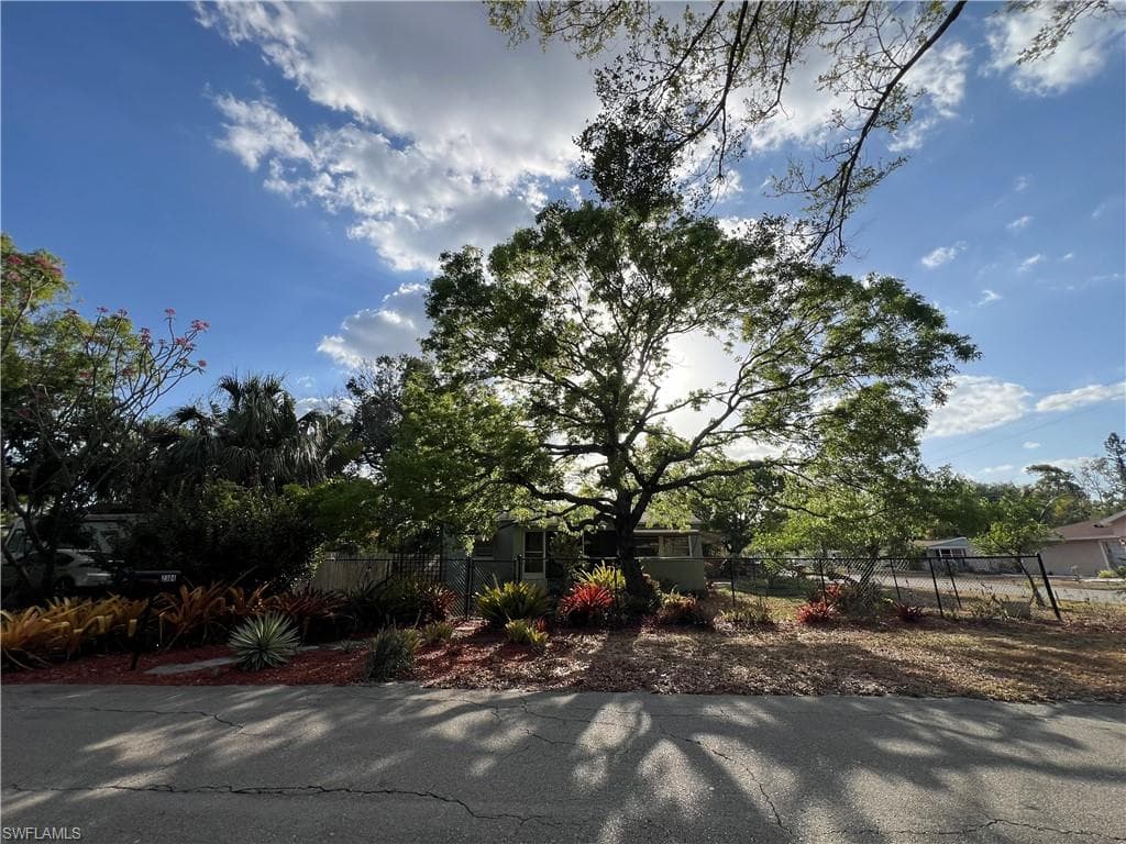2304 Clifford ST, FORT MYERS FL 33901-34