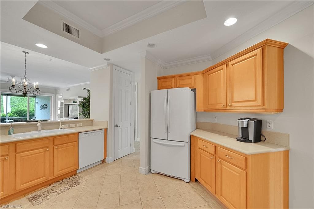 4700 Yacht Harbor DR 612-5