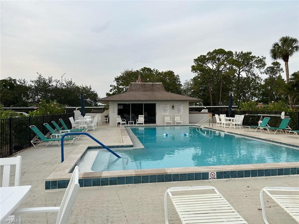 5651 Rattlesnake Hamm RD # 107, NAPLES FL 34113-17