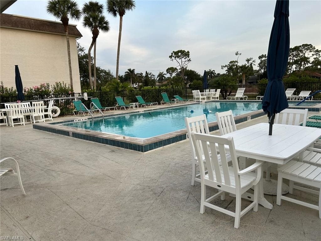 5651 Rattlesnake Hamm RD # 107, NAPLES FL 34113-18