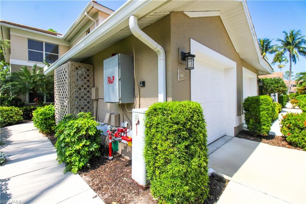 817 Carrick Bend CIR # 101, NAPLES FL 34110-6