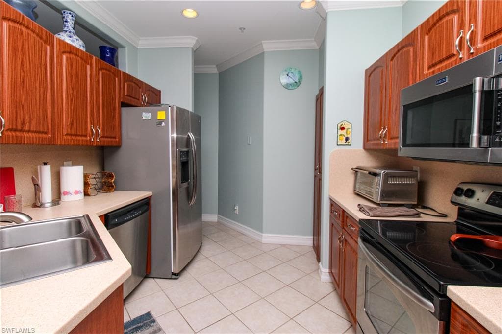 817 Carrick Bend CIR # 101, NAPLES FL 34110-31