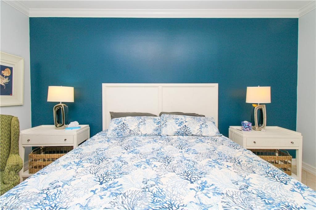 817 Carrick Bend CIR # 101, NAPLES FL 34110-36