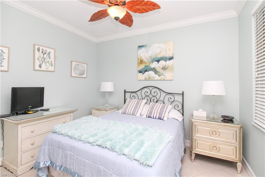 817 Carrick Bend CIR # 101, NAPLES FL 34110-14