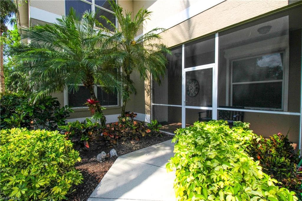 817 Carrick Bend CIR # 101, NAPLES FL 34110-7