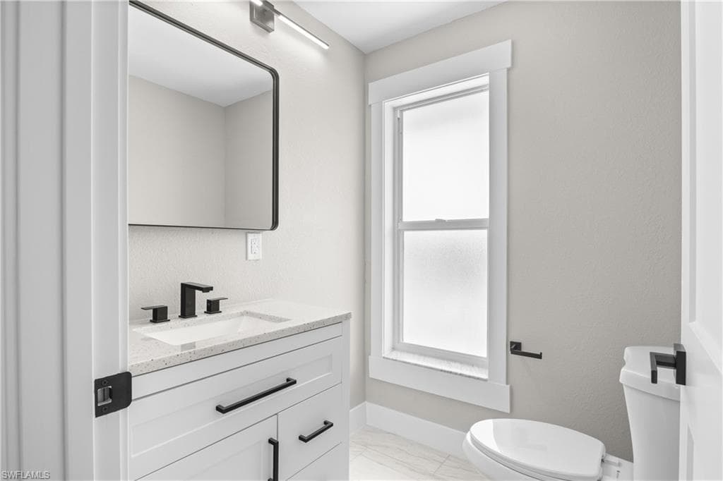 3332 SE 22nd PL, CAPE CORAL FL 33904-17