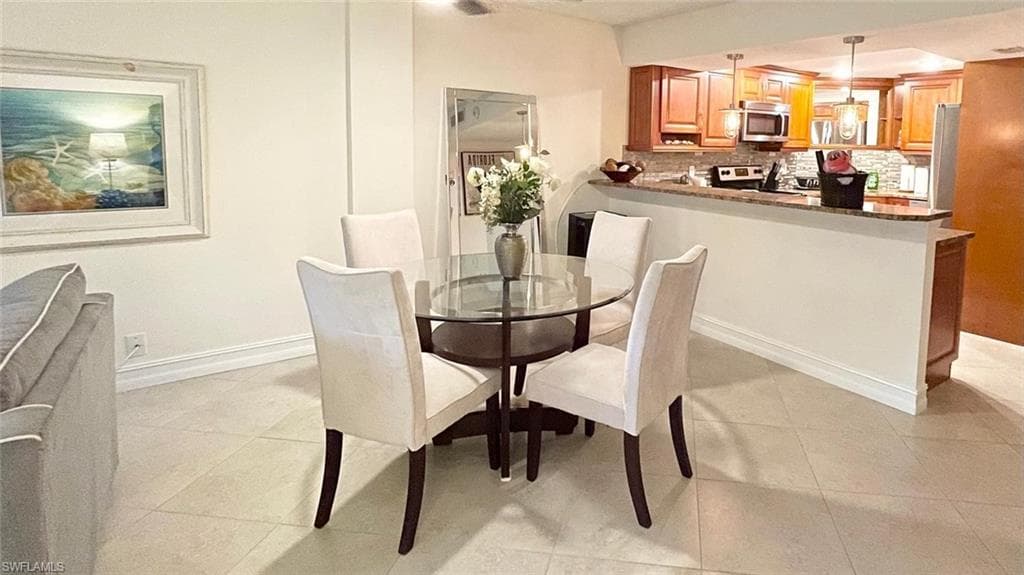 1 Bluebill AVE # 210, NAPLES FL 34108-6