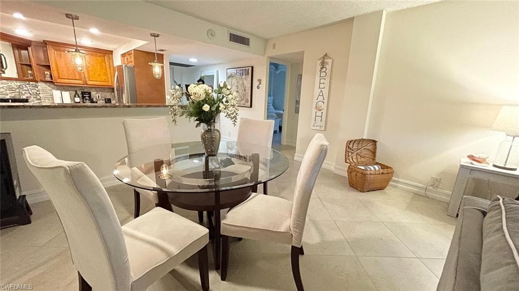 1 Bluebill AVE # 210, NAPLES FL 34108-13