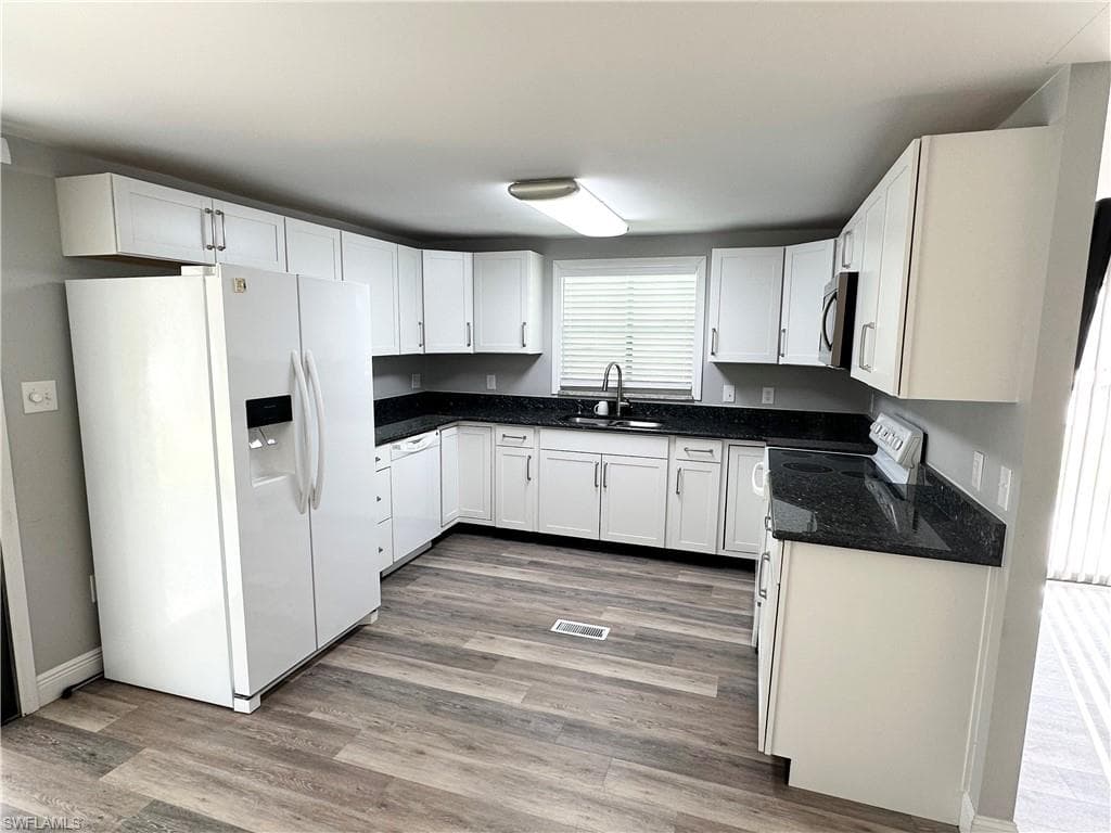 16091 Siesta DR, FORT MYERS FL 33908-7